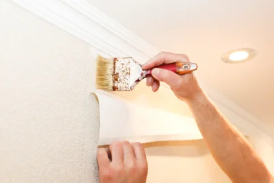Pose de papier peint à Jouillat — revêtements muraux et toiles de verre
